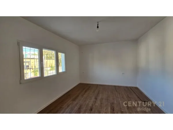 Tirane, shitet apartament 1+1 Kati 2, 75.000 € 