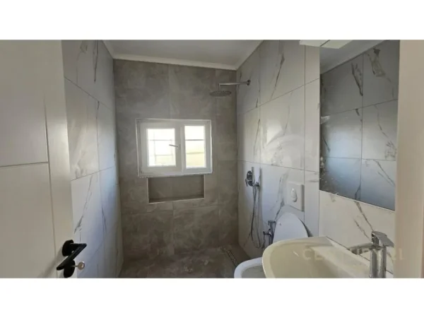 Tirane, shitet apartament 1+1 Kati 2, 75.000 € 