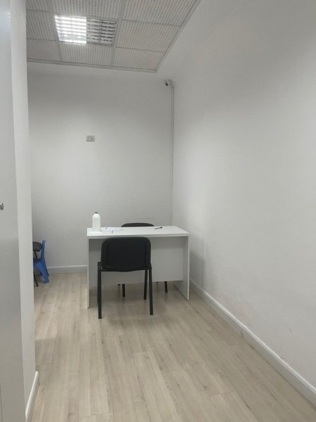 Tirane, shitet dyqan Kati 0, 32 m² 90.000 € (Selvia)