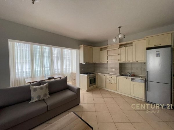 Tirane, jap me qera apartament 2+1+2 , 93 m² 700 € (Kopshti Botanik Zoologjik)