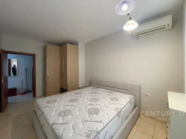 Tirane, jap me qera apartament 2+1+2 , 93 m² 700 € (Kopshti Botanik Zoologjik)