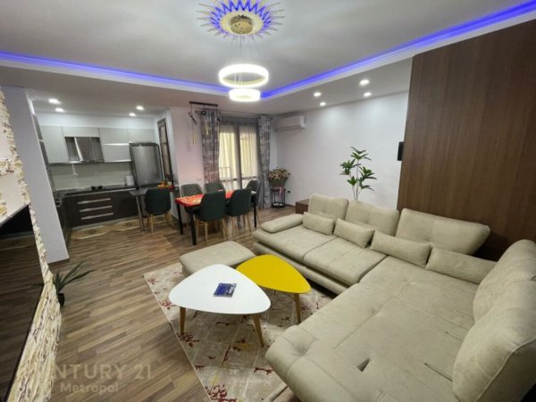Tirane, jap me qera apartament 2+1+2 , 104 m² 650 € (Kopshti Botanik Zoologjik)