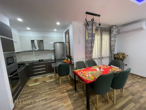 Tirane, jap me qera apartament 2+1+2 , 104 m² 650 € (Kopshti Botanik Zoologjik)