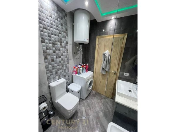 Tirane, jap me qera apartament 2+1+2 , 104 m² 650 € (Kopshti Botanik Zoologjik)