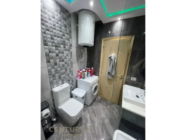 Tirane, jap me qera apartament 2+1+2 , 104 m² 650 € (Kopshti Botanik Zoologjik)