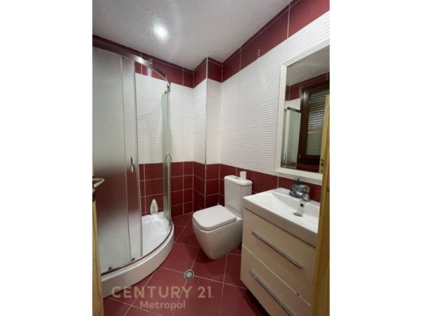 Tirane, jap me qera apartament 2+1+2 , 104 m² 650 € (Kopshti Botanik Zoologjik)