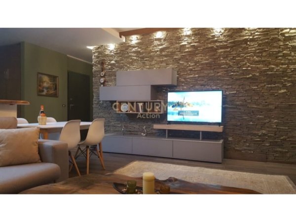 Tirane, jap me qera apartament 2+1+POST PARKIMI, 90 m² 650 € (Liqeni i Thatë)
