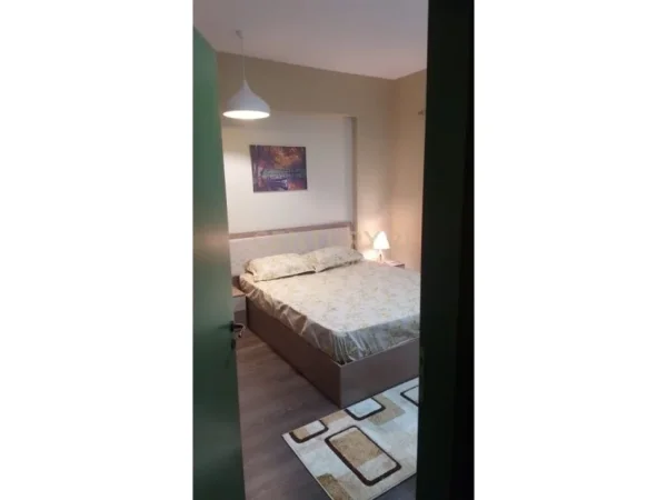 Tirane, jap me qera apartament 2+1+POST PARKIMI, 90 m² 650 € (Liqeni i Thatë)