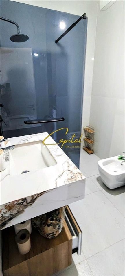 Tirane, jepet me qera apartament 1+1 Kati 21, 89 m² 830 € (GARDEN BUILDING)