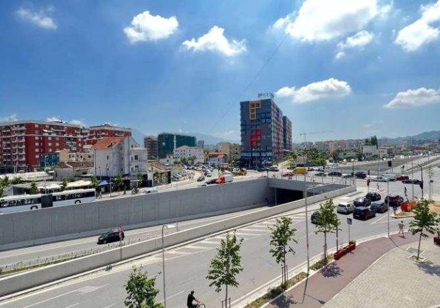 Tirane, jepet me qera dyqan Kati 0, 18 m² 200 € (astir)