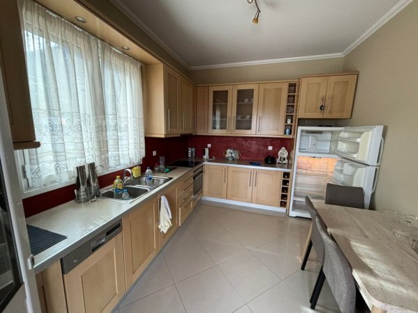 Tirane, jepet me qera apartament 2+1+Aneks+Ballkon Kati 2, 115 m² 450 € (selite)