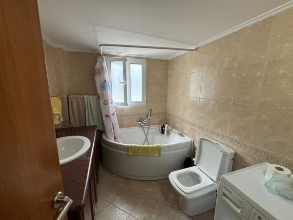 Tirane, jepet me qera apartament 2+1+Aneks+Ballkon Kati 2, 115 m² 450 € (selite)