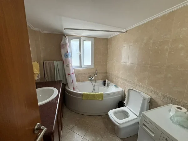 Tirane, jepet me qera apartament 2+1+Aneks+Ballkon Kati 2, 115 m² 450 € (selite)