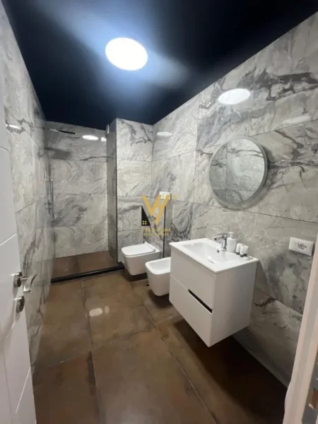 Tirane, shitet apartament 1+1+Ballkon Kati 10, 65 m² 175.000 € (KOMUNA E PARISIT)