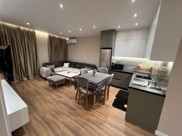 Tirane, jepet me qera apartament 2+1+Aneks+Ballkon Kati 3, 100 m² 600 € (astir)