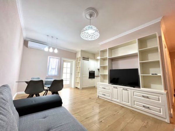 jepet me qera apartament 2+1 Kati 5,BLLOK, 80 m² 650 €
