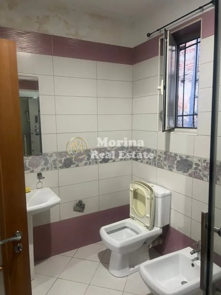 Tirane, jepet me qera apartament 3+1 Kati 1, 100 m² 700 € (Selvia)