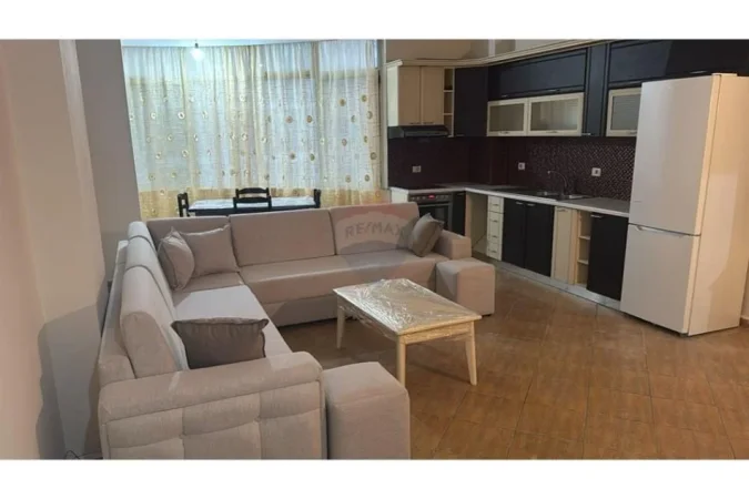 Tirane, jepet me qera 3+1+Ballkon Kati 2, 80 m² 500 € 