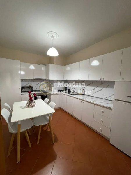 Tirane, jepet me qera apartament 2+1 Kati 7, 95 m² 800 € (Blloku)