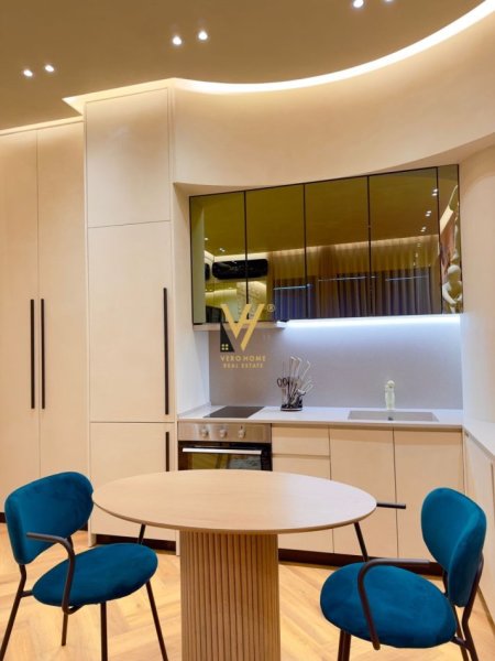 Tirane, jepet me qera apartament 1+1+Ballkon Kati 6, 70 m² 1.000 € (RRUGA E KAVAJES)