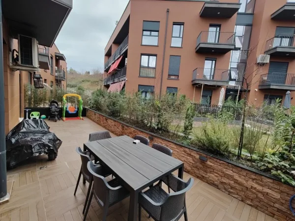 Tirane, shitet apartament 2+1+Aneks+Ballkon Kati 1, 136 m² 330.000 € (rose garden residence , teg)