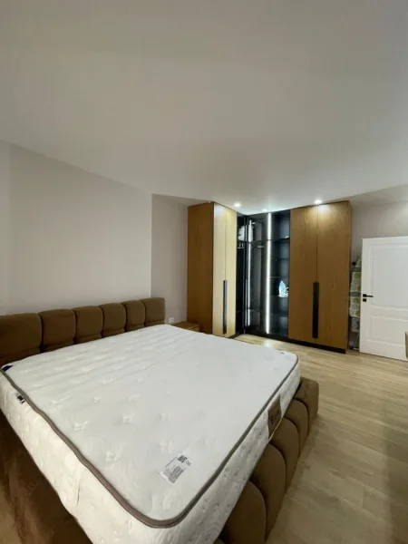 Tirane, shitet apartament , 112 m² 350.000 € (Qender)