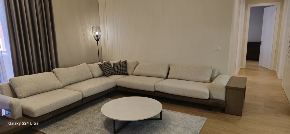 Tirane, jepet me qera apartament 2+1 Kati 5, 143 m² 1.200 € (Rr. Kavajes)
