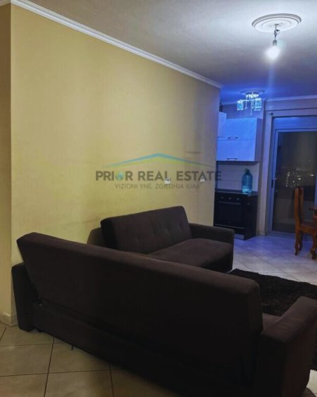 Tirane, jepet me qera apartament 2+1+Ballkon Kati 2, 90 m² 450 € (Spital Hygea)