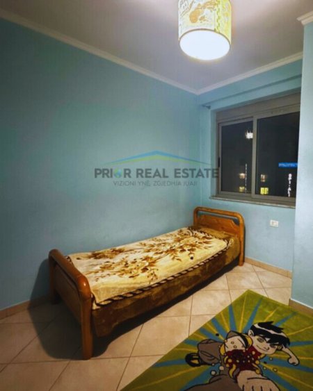 Tirane, jepet me qera apartament 2+1+Ballkon Kati 2, 90 m² 450 € (Spital Hygea)