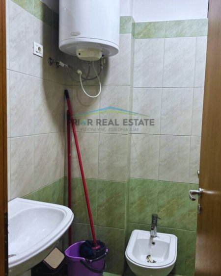 Tirane, jepet me qera apartament 2+1+Ballkon Kati 2, 90 m² 450 € (Spital Hygea)