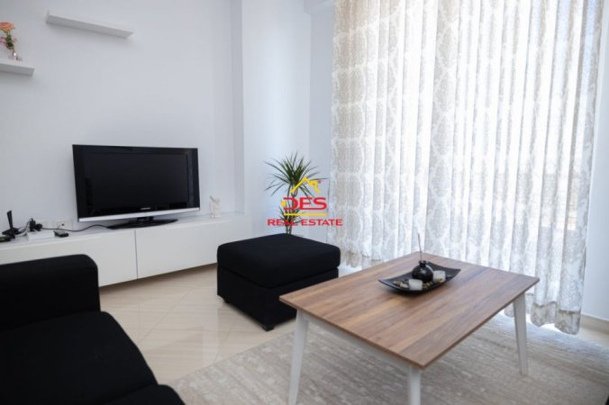 Vlore, jepet me qera apartament 2+1+Ballkon Kati 7, 108 m² 500 € (Rruga Sazani)