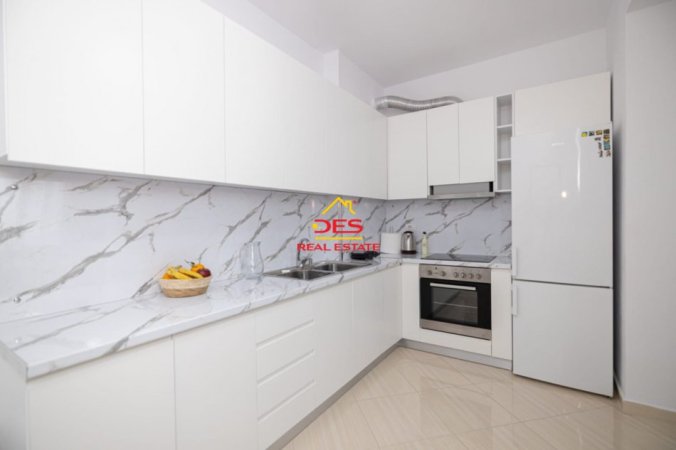Vlore, jepet me qera apartament 2+1+Ballkon Kati 7, 108 m² 500 € (Rruga Sazani)