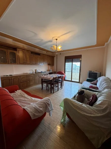 Durres, shitet apartament 2+1+Aneks+Ballkon Kati 4, 120 m² 120.000 € (Rruga Pavaresia)