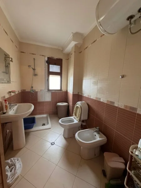 Durres, shitet apartament 2+1+Aneks+Ballkon Kati 4, 120 m² 120.000 € (Rruga Pavaresia)