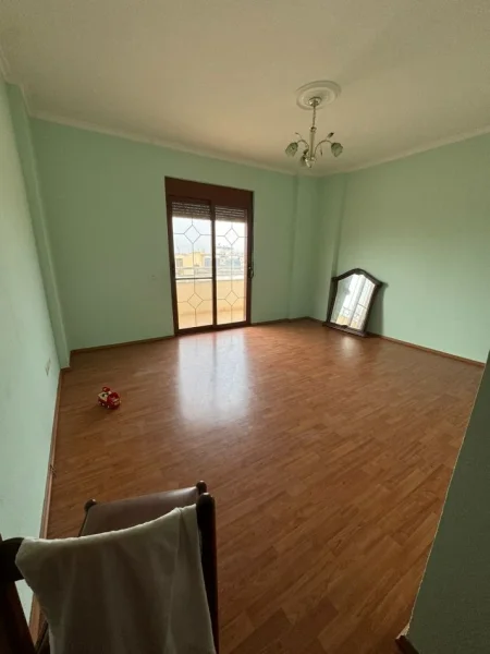 Durres, shitet apartament 2+1+Aneks+Ballkon Kati 4, 120 m² 120.000 € (Rruga Pavaresia)