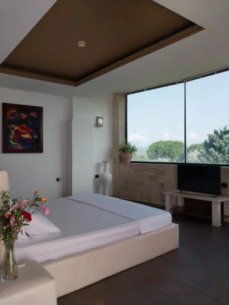 Lushnje Divjake, shitet hotel Kati 4, 1.200 m² 850.000 € (Divjake)