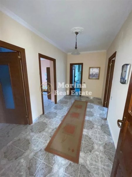 Tirane, jepet me qera apartament 3+1+Ballkon Kati 1, 140 m² 450 € (Ali Demi)