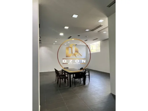 Ambient Biznesi për Qira tek Vesa Center në Bllok!