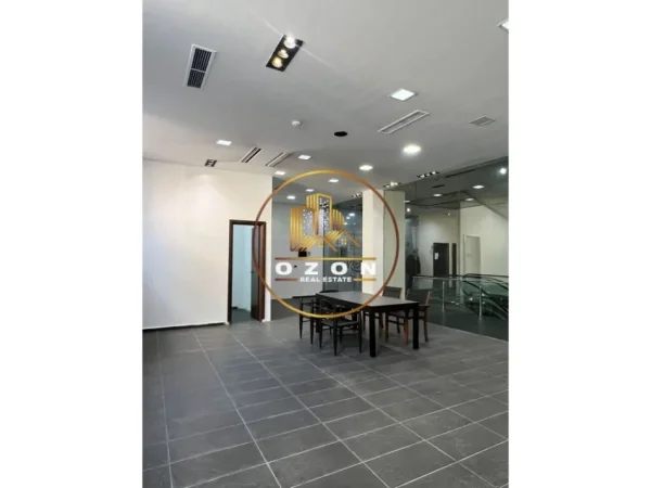 Ambient Biznesi për Qira tek Vesa Center në Bllok!