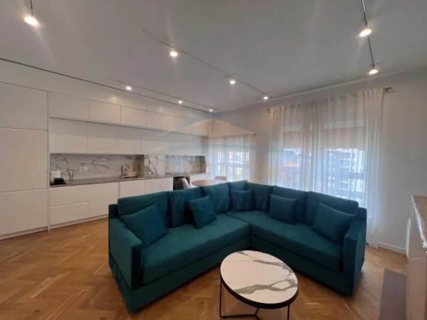 Tirane, jepet me qera apartament 2+1 Kati 6, 500 € (ALI DEM)