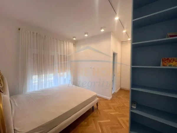 Tirane, jepet me qera apartament 2+1 Kati 6, 500 € (ALI DEM)