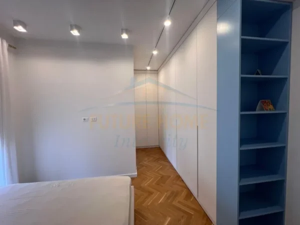Tirane, jepet me qera apartament 2+1 Kati 6, 500 € (ALI DEM)