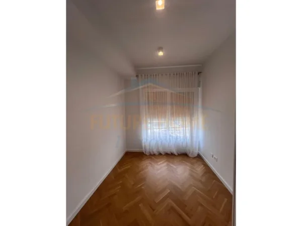 Tirane, jepet me qera apartament 2+1 Kati 6, 500 € (ALI DEM)