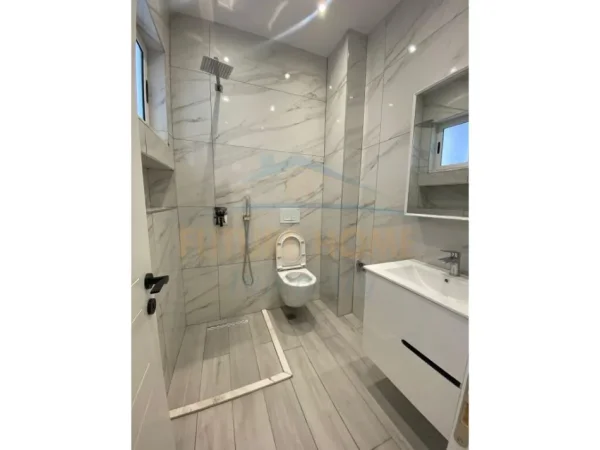 Tirane, jepet me qera apartament 2+1 Kati 1, 115 m² 700 € (ALI DEM)