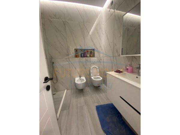 Tirane, jepet me qera apartament 2+1 Kati 1, 115 m² 700 € (ALI DEM)