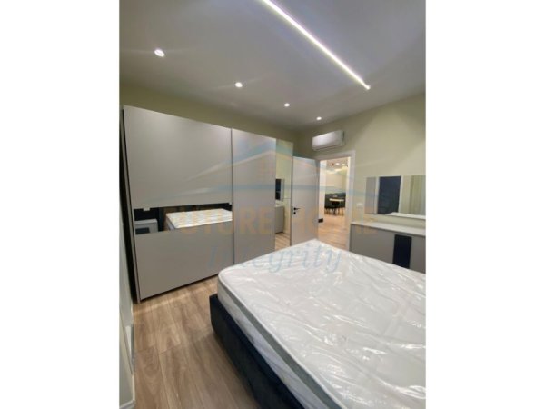 Tirane, jepet me qera apartament 2+1 Kati 1, 115 m² 700 € (ALI DEM)