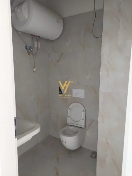 Tirane, shitet dyqan Kati 0, 117 m² 290.000 € (DON BOSKO)