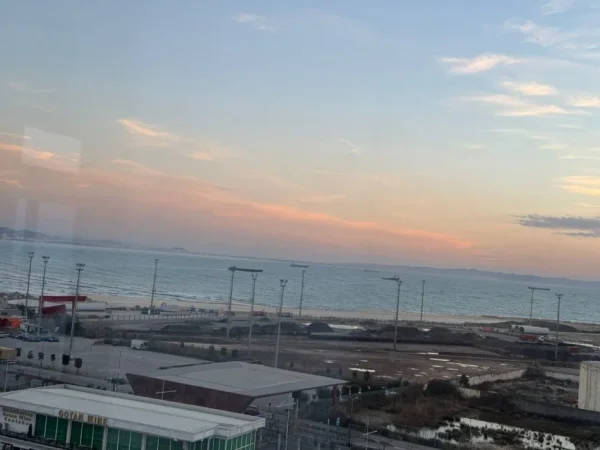 Durres, jepet me qera ambjent biznesi Kati 8, 430 m² 2.200 € (Galaktiku, Durres)