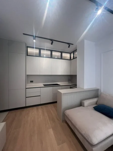 Tirane, jepet me qera apartament 1+1+Ballkon Kati 4, 70 m² 800 € (PORCELAN)
