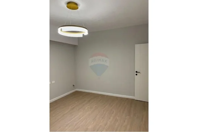 Tirane, jepet me qera apartament Kati 2, 65 m² 700 € (QIRA APARTAMENT I PERSHTATESH PER AMBIENT ZYRASH BULEVARDI GJERGJ FISHTA!)